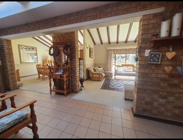 5 BEDROOM HOUSE FOR SALE IN VANDERBIJLPARK SE 3